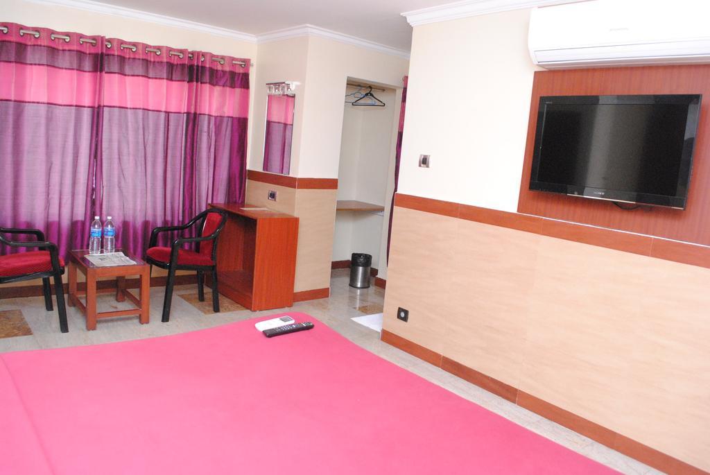Everestparkresidency Hotel Tiruchirappalli Ruang foto