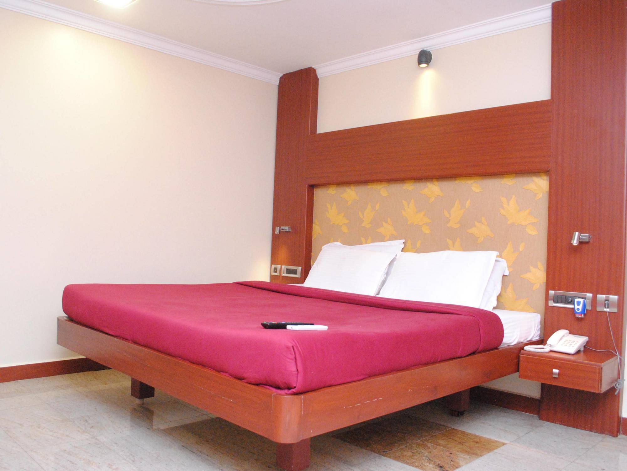 Everestparkresidency Hotel Tiruchirappalli Bagian luar foto